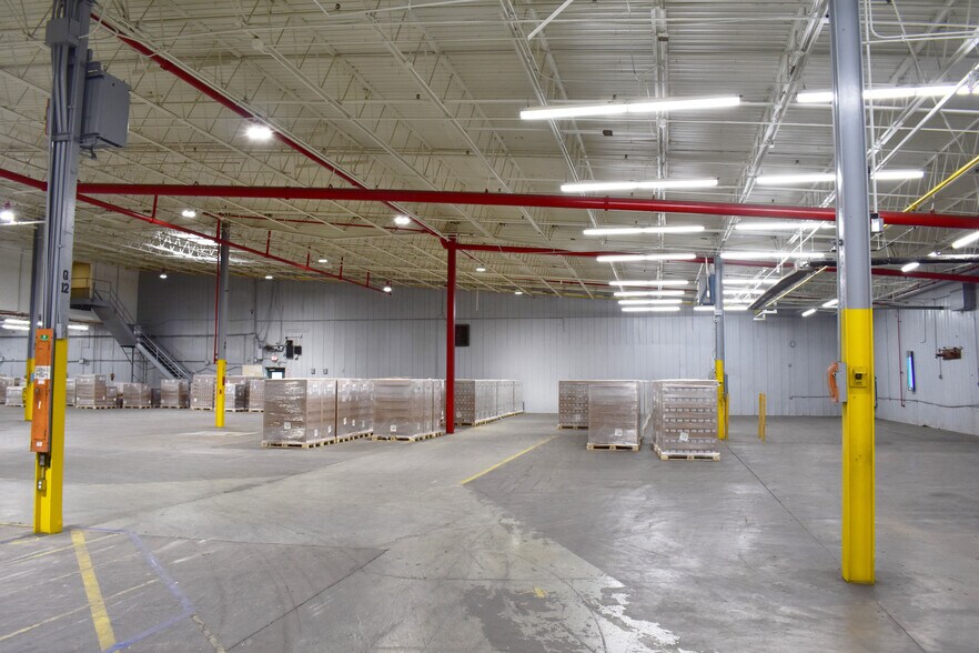 More Photos Of 2101 Kennedy Rd, Janesville Light Manufacturing For Lease