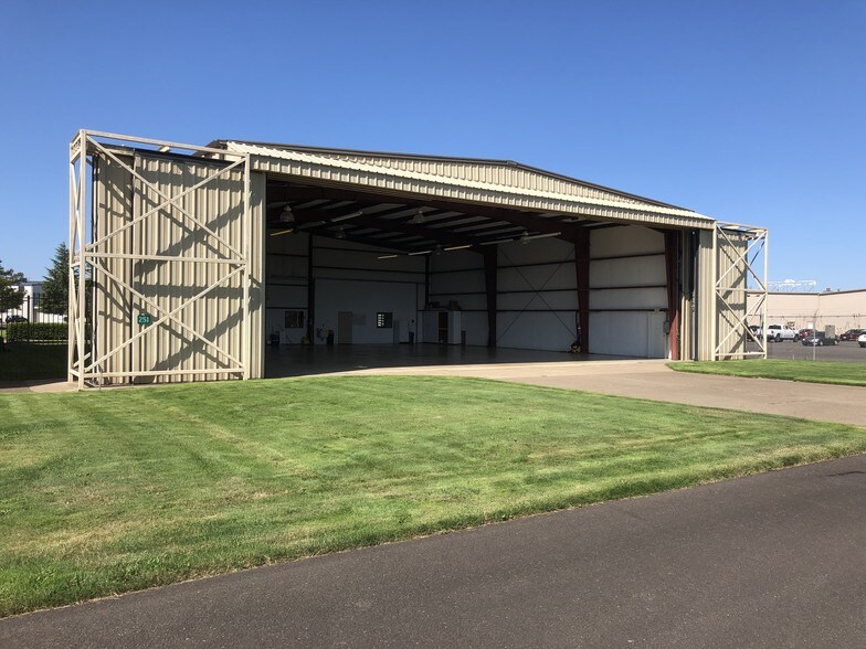 More Photos Of 90444 Boeing Dr, Eugene Airplane Hangar For Sale