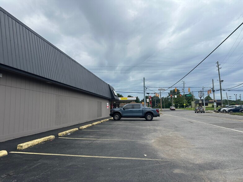 More Photos Of 5501 S Madison Ave, Indianapolis Freestanding For Lease