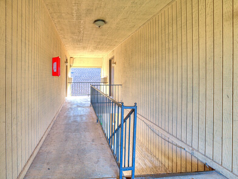 More Photos Of 6401 NW Oak Ave, Lawton Apartments For Sale