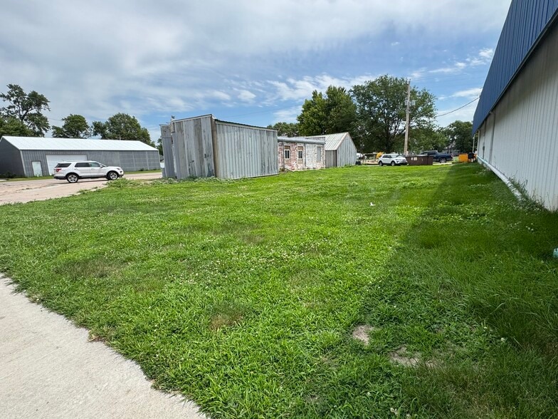 More Photos Of 214 Smith Ave, Kenesaw Warehouse For Sale