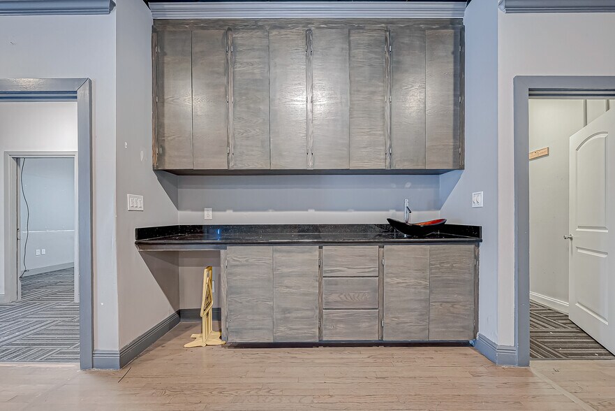 More Photos Of 9400 Glenfield Ct, Houston Unknown For Lease