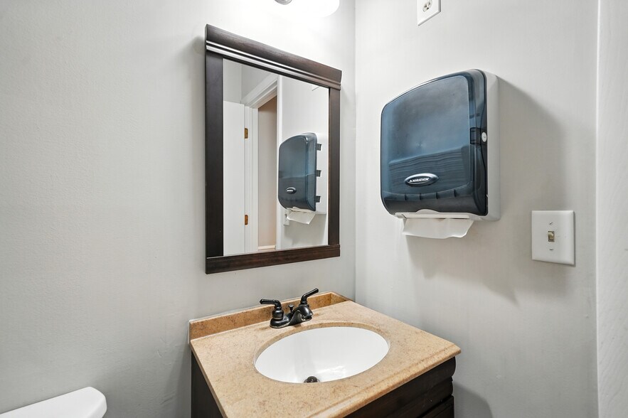 More Photos Of 11285 Elkins Rd, Roswell Office Residential For Sale