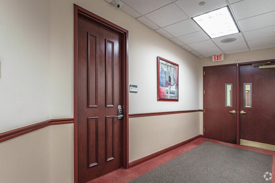 More Photos Of 850 NW Federal Hwy, Stuart Office For Lease