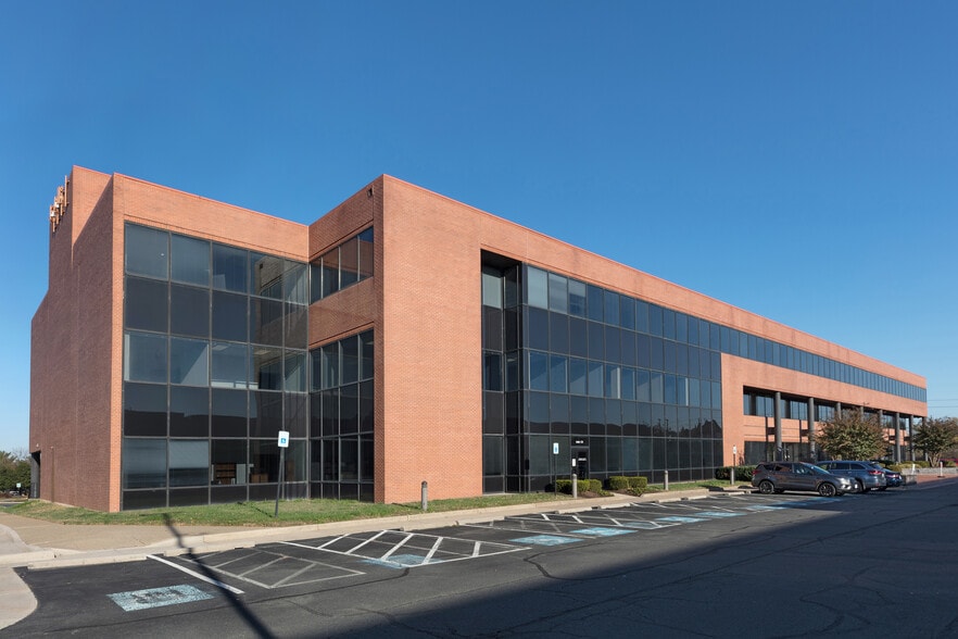 More Photos Of 13135 Lee Jackson Memorial Hwy, Fairfax Office For Lease