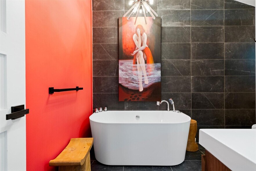 More Photos Of 8721 Mountain Crest Dr, Austin Specialty For Sale