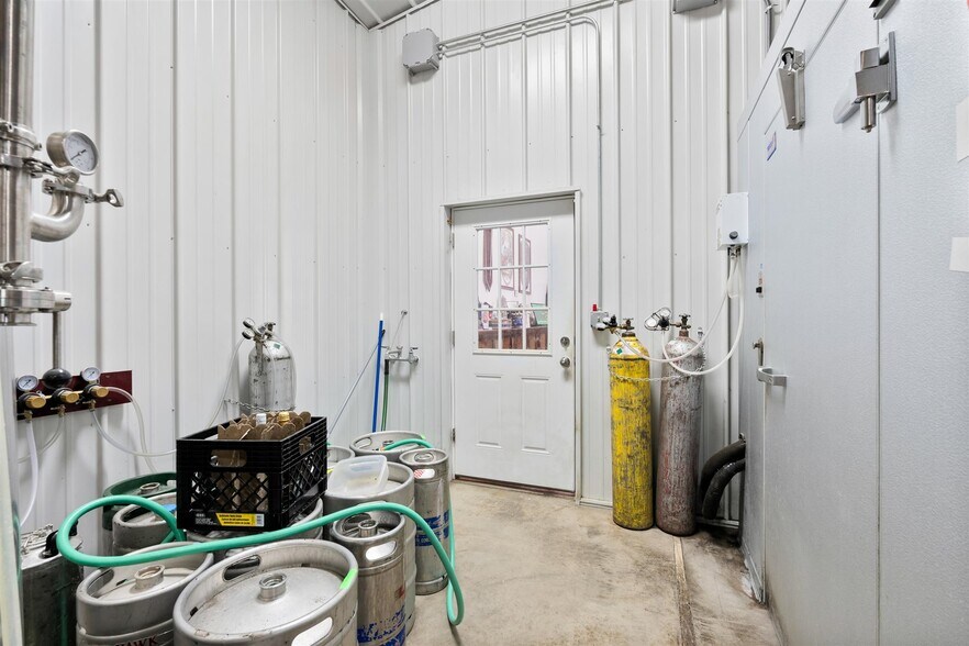 More Photos Of 4504 Bussey Rd, Syracuse General Retail For Sale