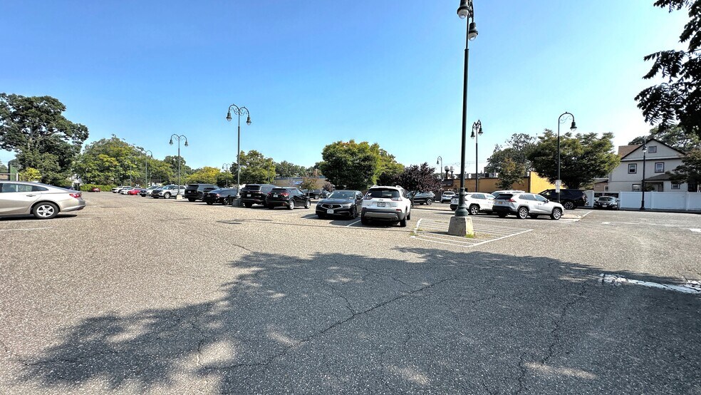 More Photos Of 1991 Smith St, Merrick Medical For Sale