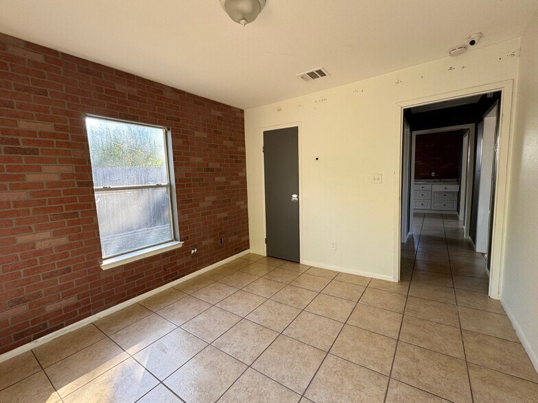 More Photos Of 204 West Street, Hutto Office For Lease