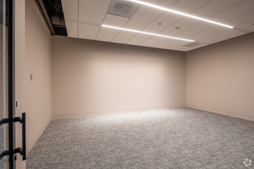 More Photos Of 200 E Baker St, Costa Mesa Loft Creative Space For Sale