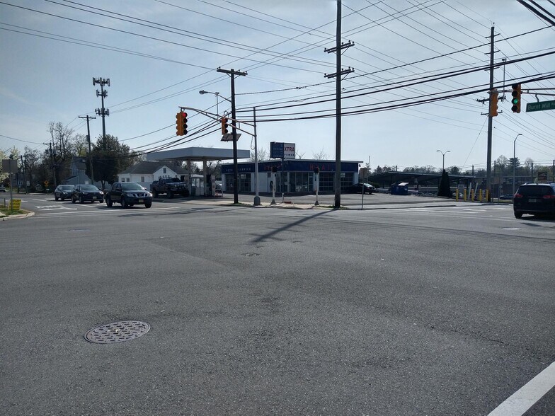 More Photos Of 405 E Clements Bridge Rd, Runnemede Service Station For Lease