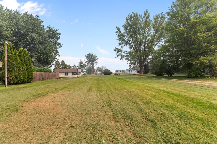 More Photos Of 138 E Front St, Marquette Trailer Camper Park For Sale