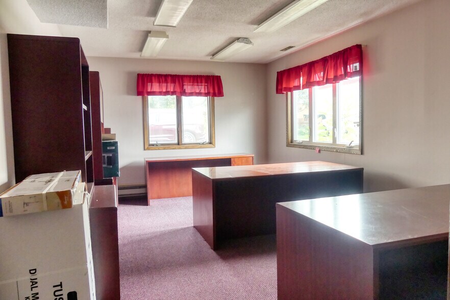 More Photos Of 208 N Cascade St, Osceola Storefront For Sale