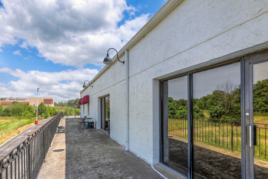 More Photos Of 330 E 135th St, Kansas City Restaurant For Sale