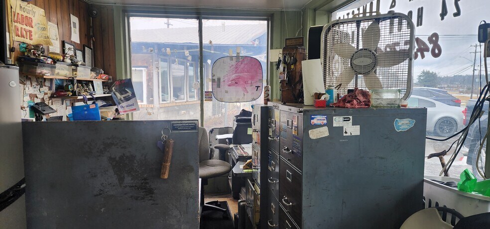 More Photos Of 100 E Broadway, Monticello Auto Repair For Sale