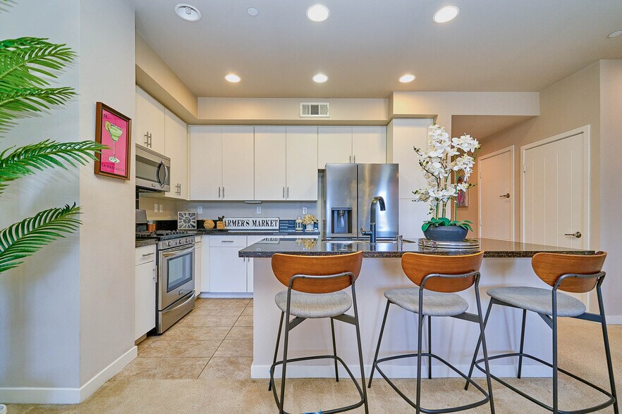More Photos Of 801 S Anaheim Blvd, Anaheim General Retail For Sale