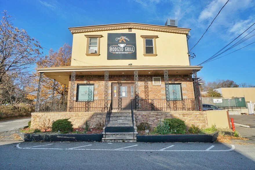 Primary Photo Of 35 Androvette St, Staten Island Storefront Retail Residential For Lease