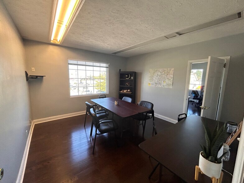 More Photos Of 4997 Glenway Ave, Cincinnati Office For Sale