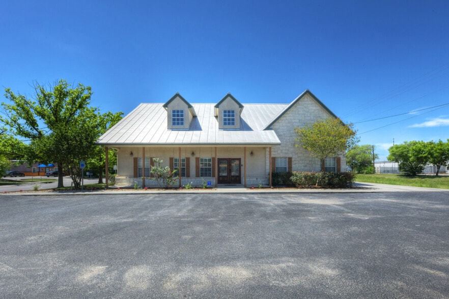 More Photos Of 1492 S Seguin Ave, New Braunfels Medical For Lease