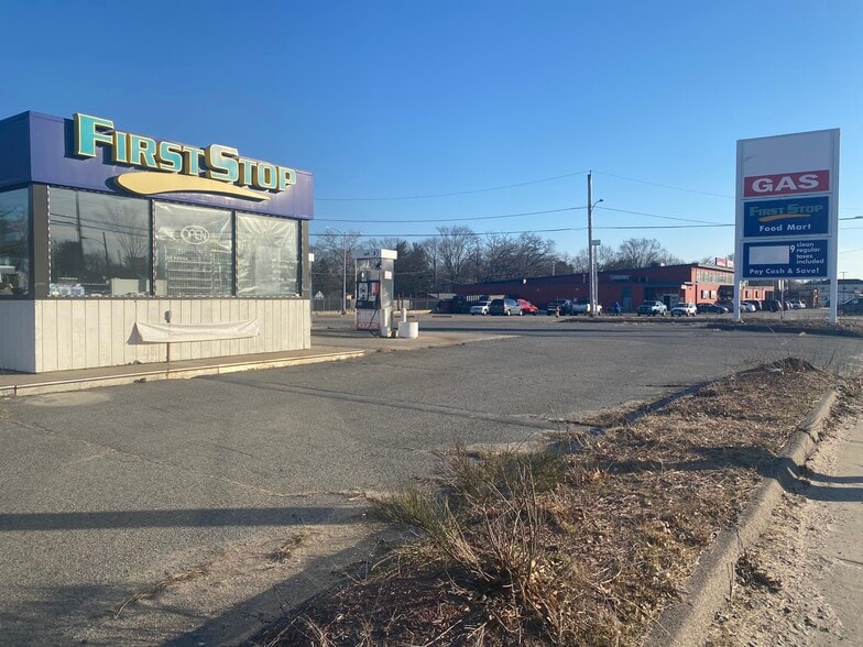 More Photos Of 584 Washington St, Attleboro Service Station For Sale