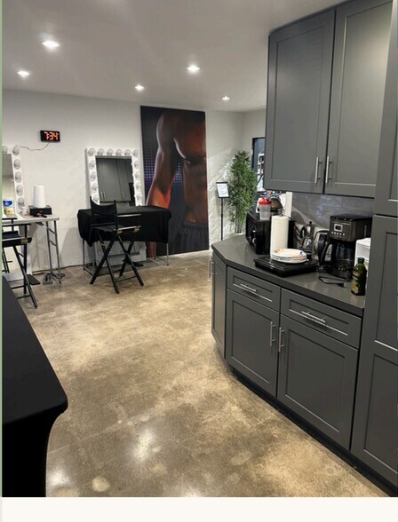 More Photos Of 3055-3075 SW 28th St, Miami Warehouse For Sale