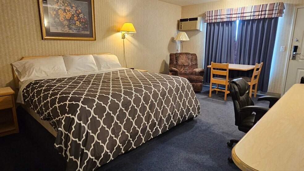 More Photos Of 238 Sims Ave, Weyburn Hotel For Sale