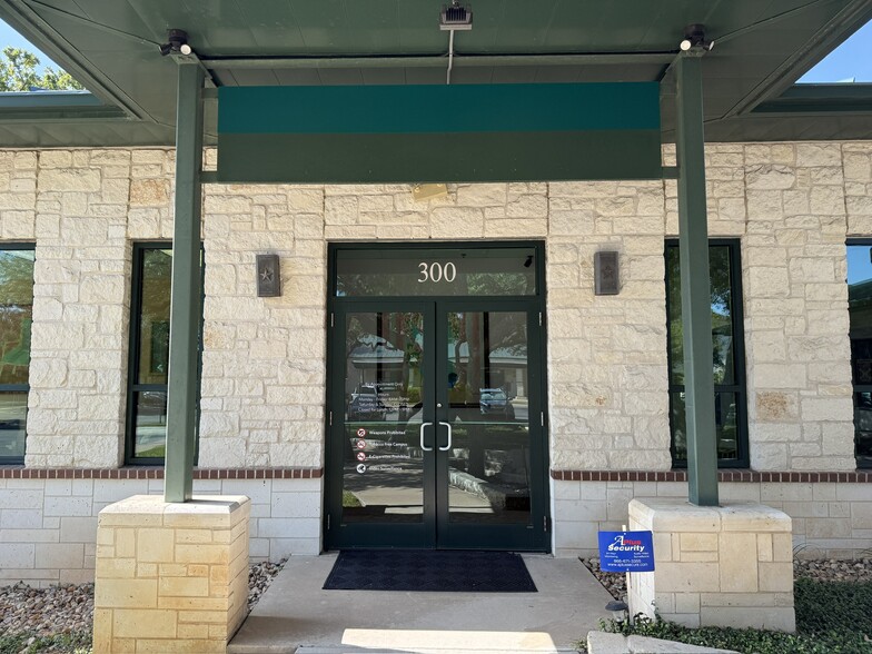 More Photos Of 16010 Park Valley Dr, Round Rock Medical For Lease