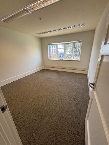 More Photos Of 637 Main St, Half Moon Bay Office For Lease