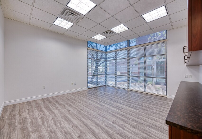More Photos Of 375 N Stephanie St, Henderson Office For Sale