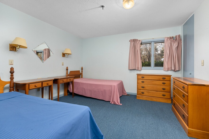 More Photos Of 218 Mill Rd, Woodstock Congregate Senior Housing For Sale