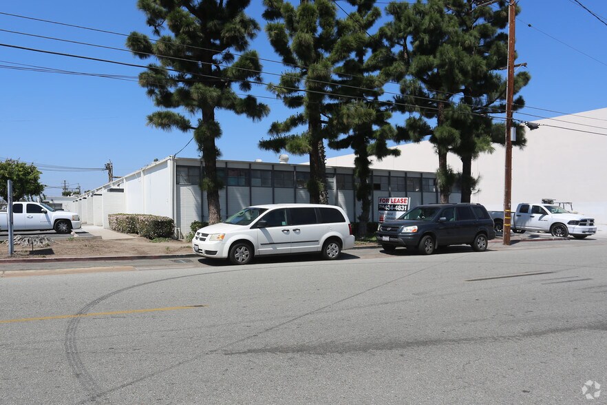 More Photos Of 3002-3012 Halladay St, Santa Ana Warehouse For Lease