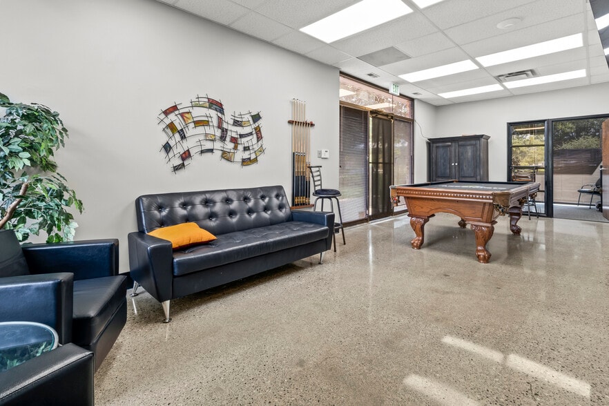 More Photos Of 8004-8008 Castleway Dr, Indianapolis Flex For Sale