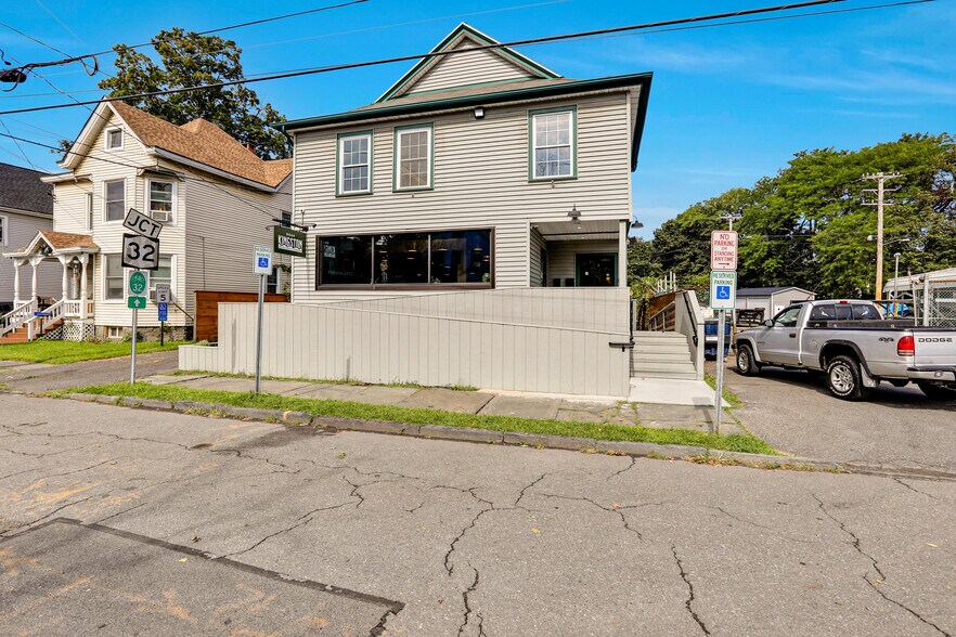 More Photos Of 21 O'neil St, Kingston Restaurant For Sale