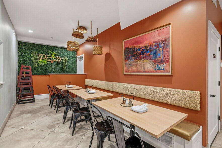 More Photos Of 402 Center St, Lewiston Restaurant For Lease