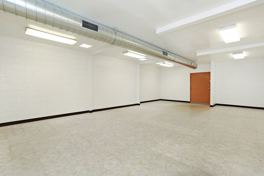 More Photos Of 3401 Eagle Rock Blvd, Los Angeles Showroom For Sale