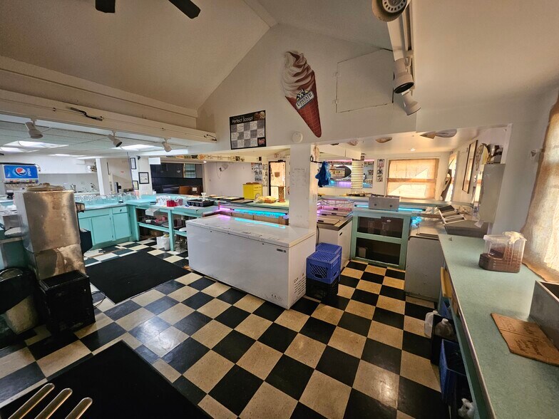 More Photos Of 6865 Erie Rd, Derby Restaurant For Sale