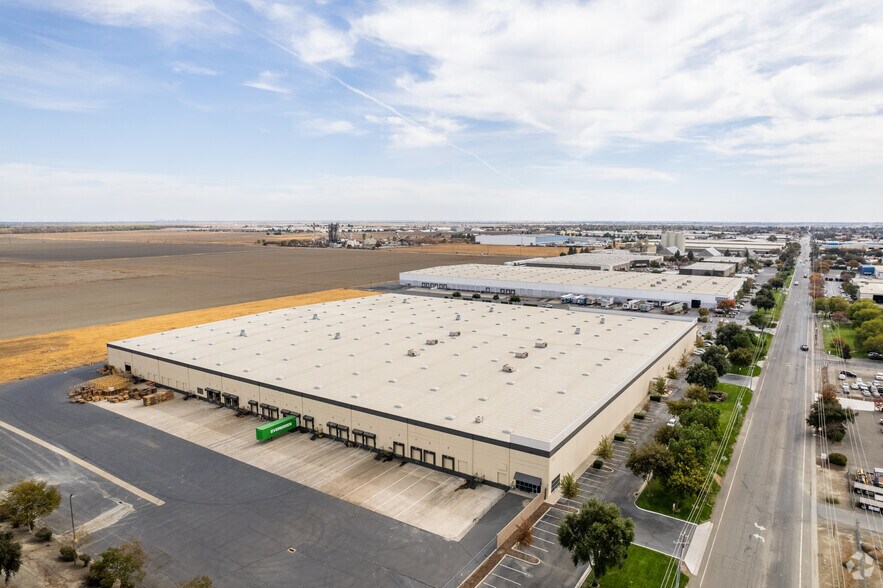 More Photos Of 660 N Pioneer Ave, Woodland Industrial For Sale