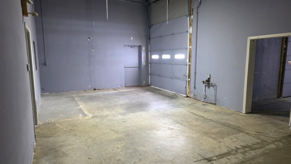 More Photos Of 122 Spring St, Southington Warehouse For Sale