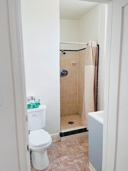 More Photos Of 3712 Beverly Blvd, Los Angeles Office For Lease