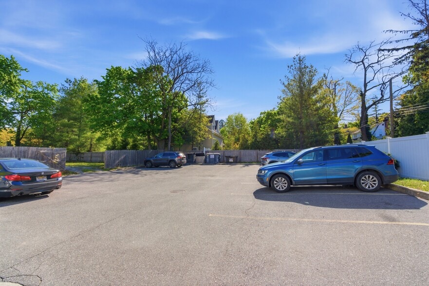 More Photos Of 134 New York Ave, Huntington Storefront Retail Office For Sale