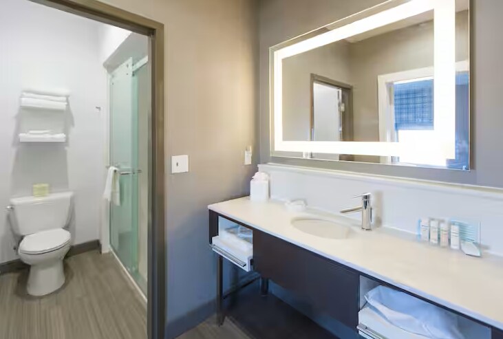 More Photos Of 915 Ada Webb Dr, Stroud Hotel For Sale