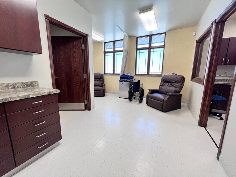 More Photos Of 202 Diamond Springs Trl, Ogallala Medical For Sale