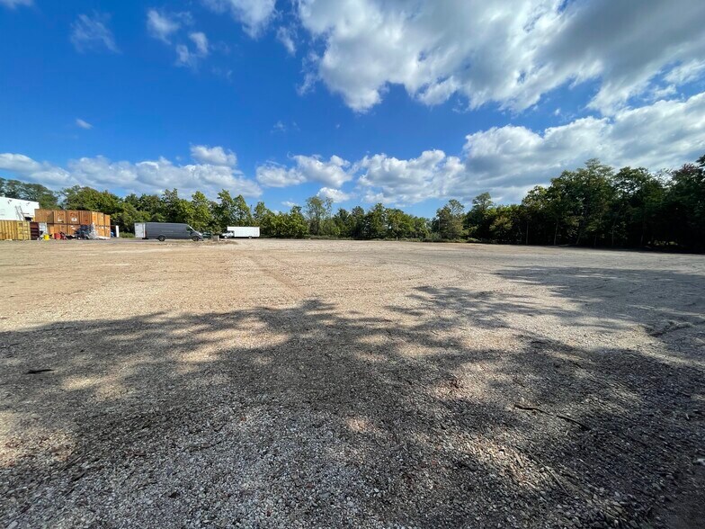 More Photos Of Whitehead Ave, South River Warehouse For Lease