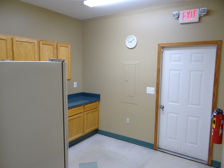 More Photos Of 30537 Potomac Way, Charlotte Hall Office For Lease