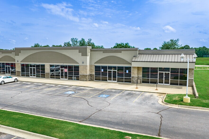 More Photos Of 1400 SE Walton Blvd, Bentonville Unknown For Lease