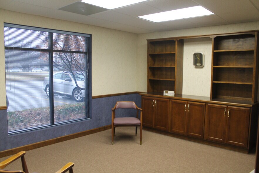 More Photos Of 1001 E Main St, Carbondale Office For Sale