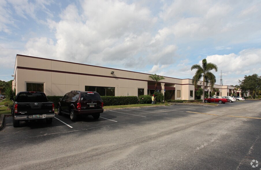 More Photos Of 3531-3597 SW Corporate Pky, Palm City Loft Creative Space For Lease