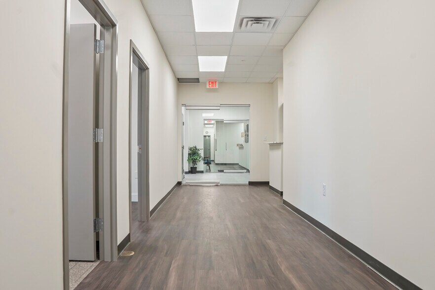 More Photos Of 123 S Lynnhaven Rd, Virginia Beach Office For Lease