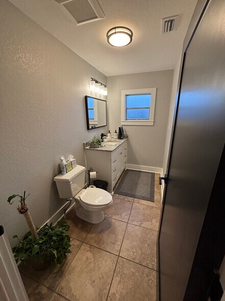 More Photos Of 11169 NW State Rd 20, Bristol Office For Sale