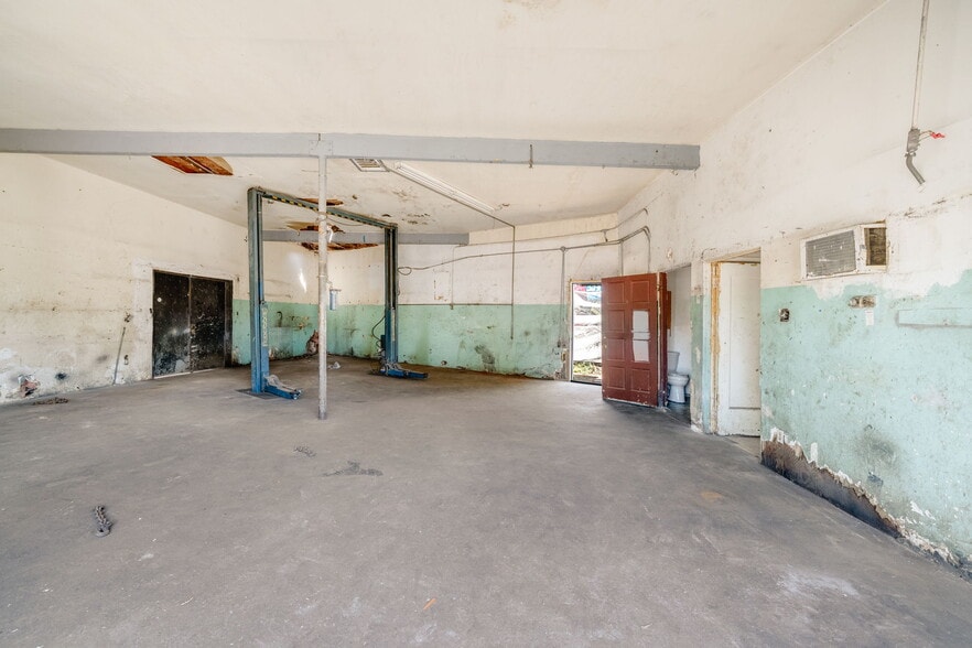 More Photos Of 4733 W Adams Blvd, Los Angeles General Retail For Sale